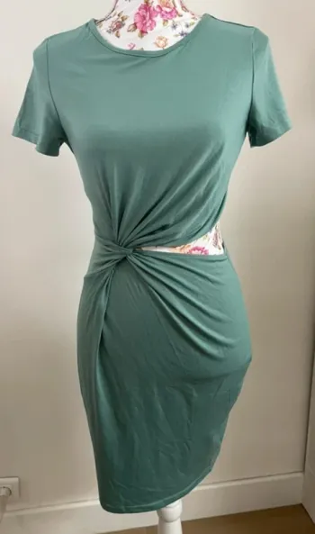 Robe t-shirt nouée à la taille couleur vert d’eau