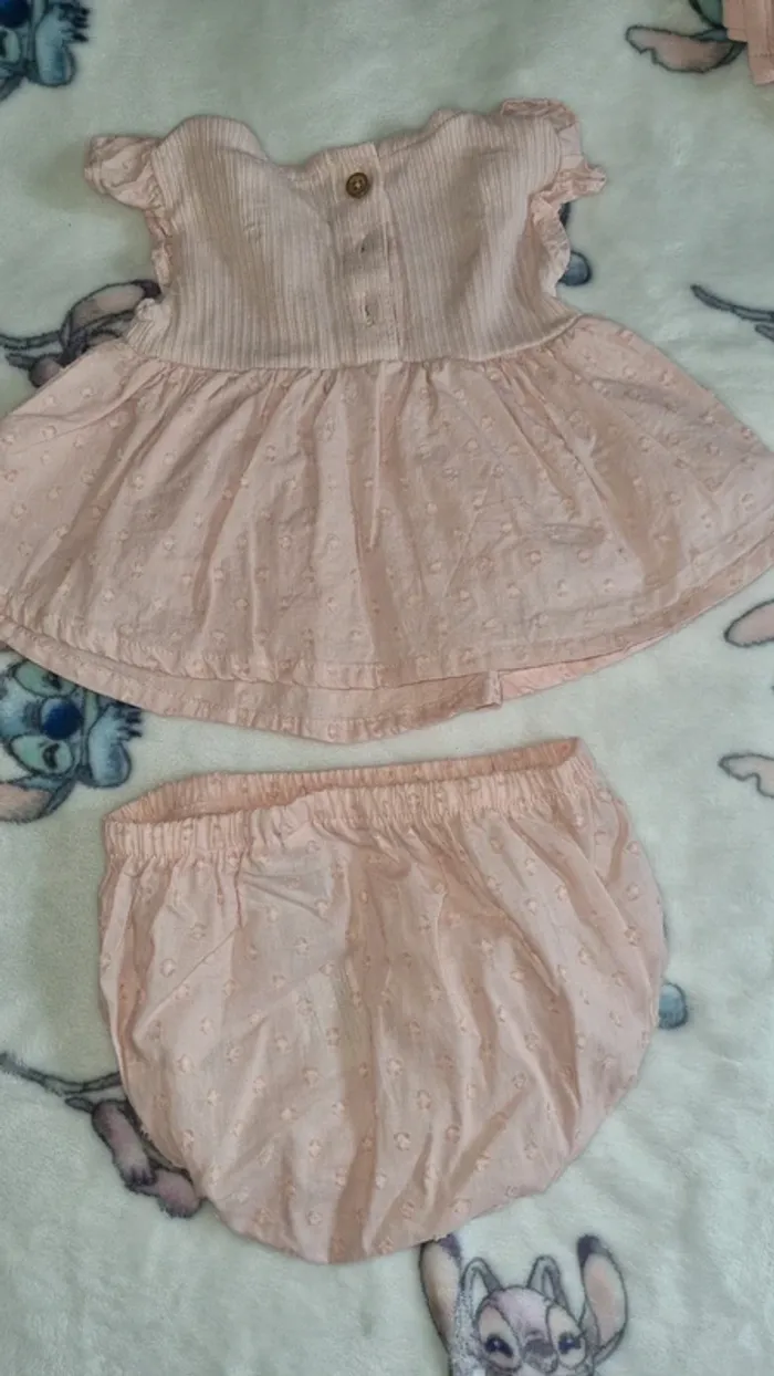 Robe 1 mois en très bon état - photo numéro 4