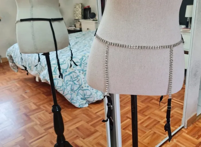 Porte jarretelle strass