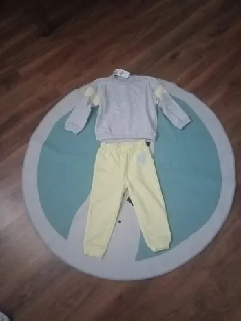 Jogging neuf 36 mois 98cm