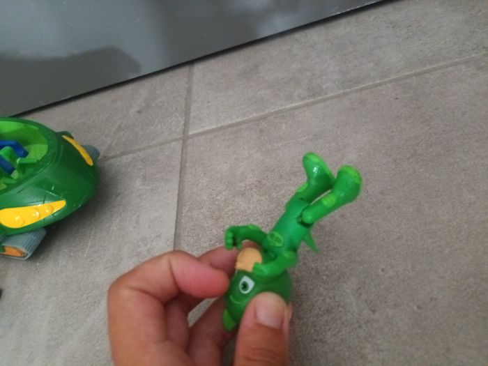 Figurine Gluglu avec son véhicule Pyjamasques - photo numéro 4