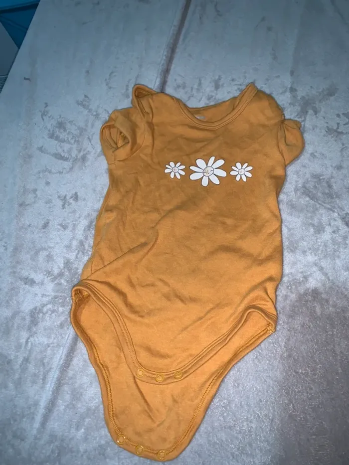 Lot de 4 bodie bébé fille colorés et fleuris - photo numéro 5
