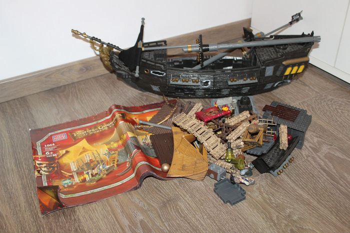 Pieces pour : Bateau Black Pearl + Singapore escape - Megabloks