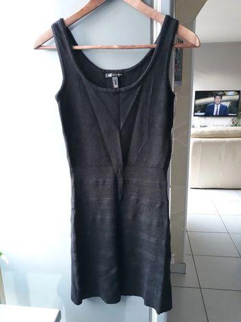 Petite robe noire paillettée