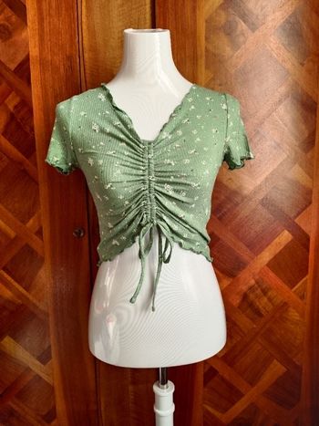 Tee-shirt vert fleuris Jennyfer