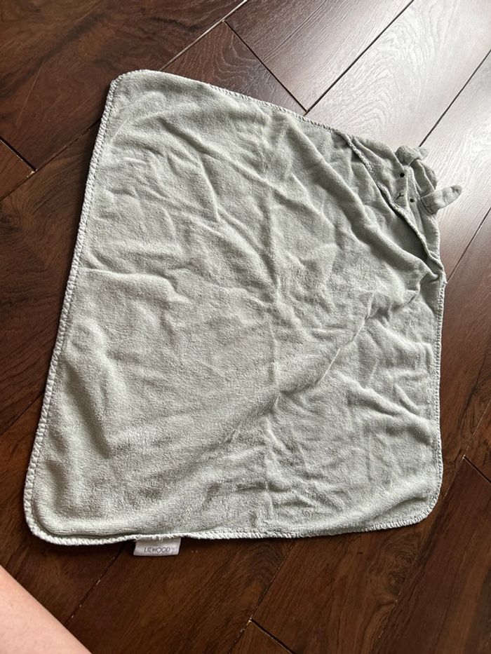 Cape de bain à capuche Liewood vert amande - photo numéro 4