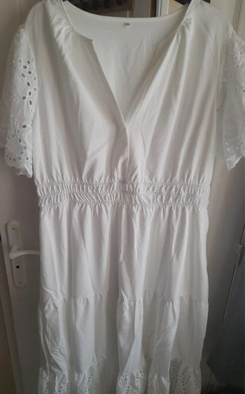 Robe longue blanche broderie anglaise