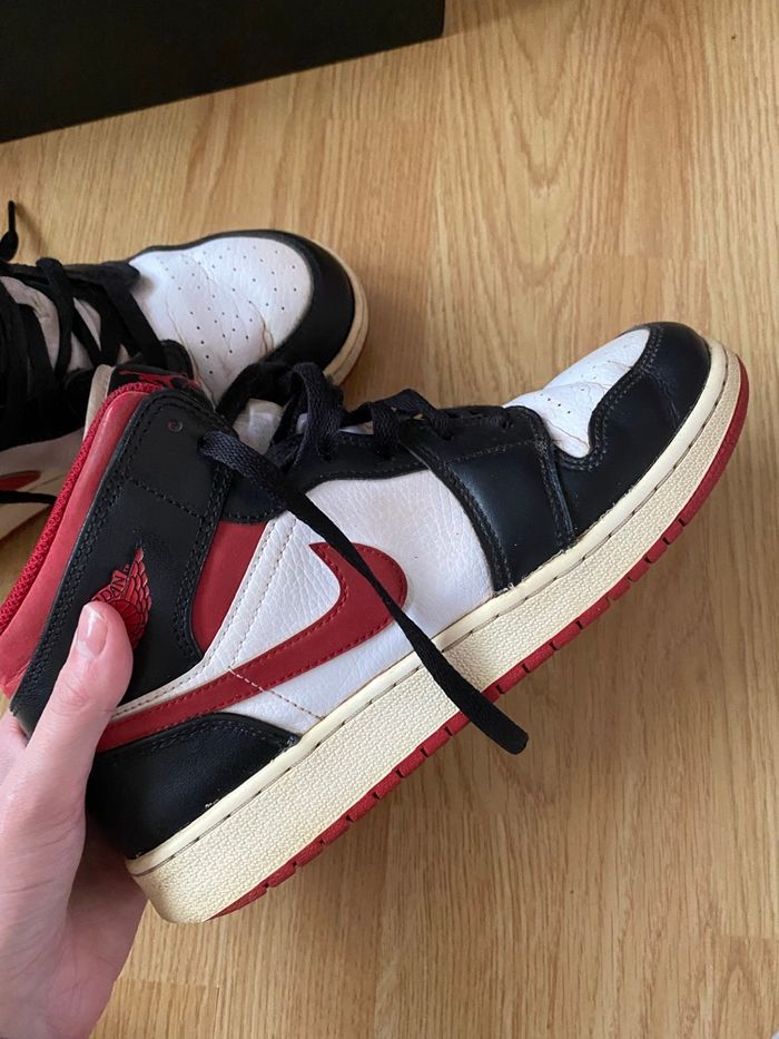 Nike air Jordan 1 mid White/gym red black - photo numéro 2