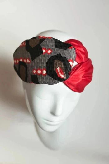 Bandeau croisé en satin rouge et noir