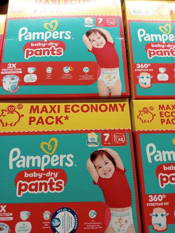 Deux cartons de couches Pampers pants taille 7