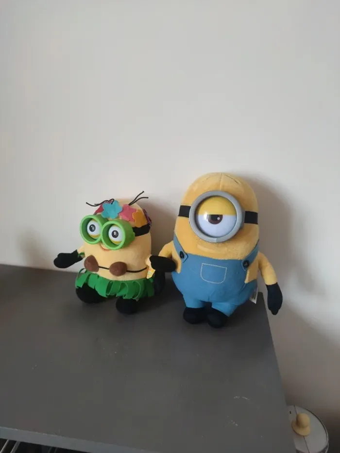 Lot peluches les minions