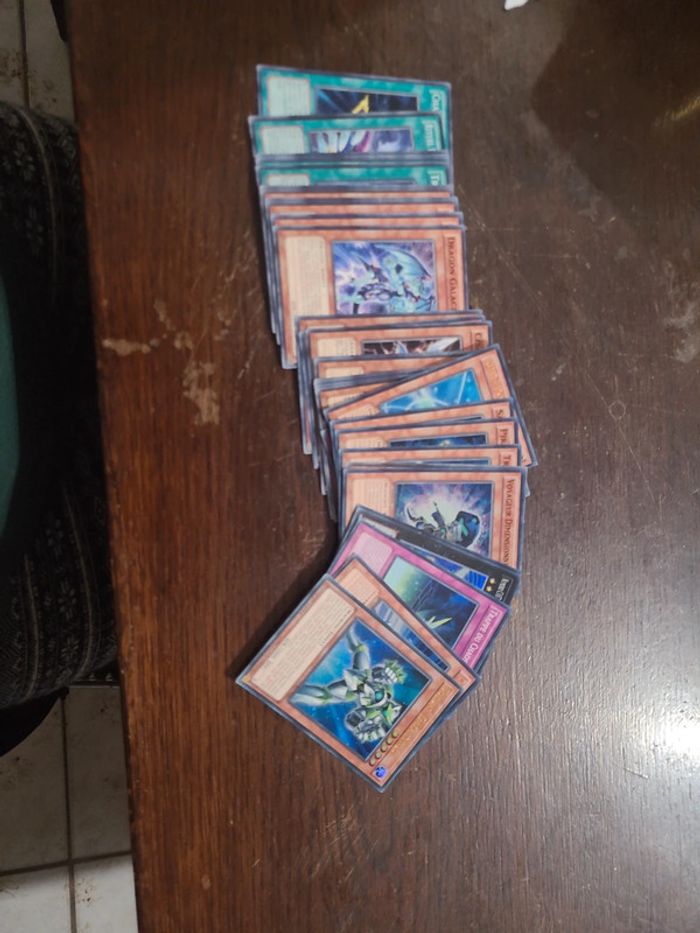 Lot de 37 cartes yu-gi-oh