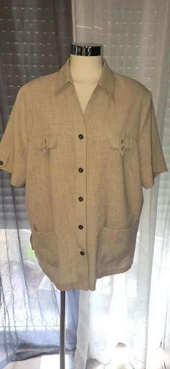 Chemise beige à poches – Style décontracté chic