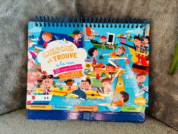 Livre cherche et trouve à la mer