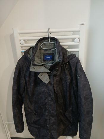 Doudoune gris foncé,  froncée au dos