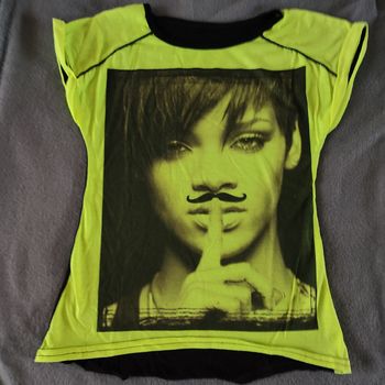 Tee shirt 8 ans Rihanna