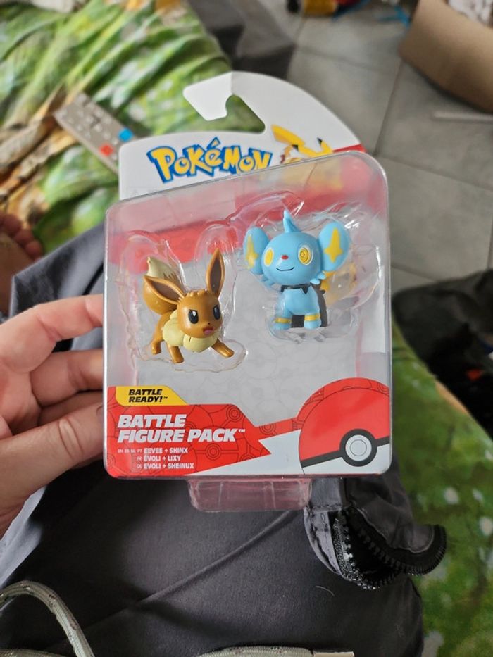 Figurine pokemon battle