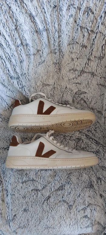 Baskets Veja V12