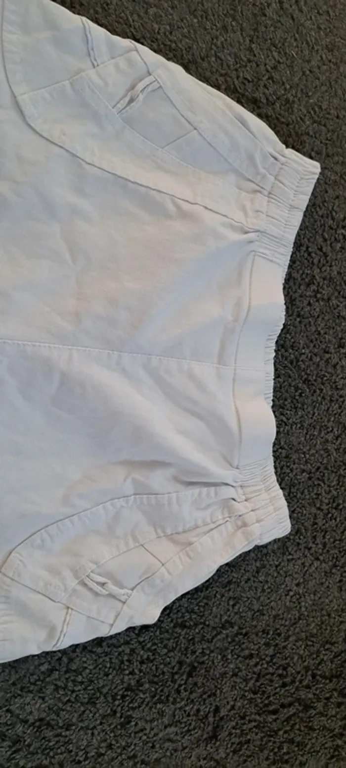 Bermuda blanc, taille 3 - photo numéro 2