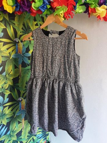 Robe élégante dos nus
