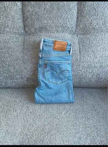 Jean taille haute bleu clair High Rise Skinny Levi's W25 L30 comme neuf