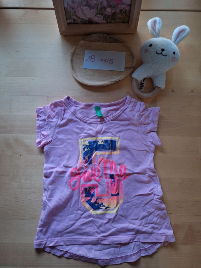 T-shirt manches courtes pour fille taille 18mois très bon état