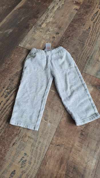 Pantalon domyos  24 mois en très bon état