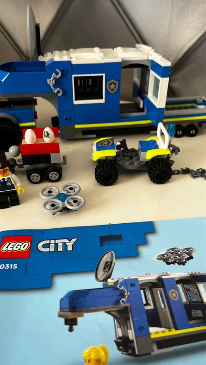 Lego City 60315 le camion de commandement mobile de la police - photo numéro 6
