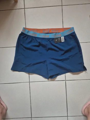 Short de sport taille L