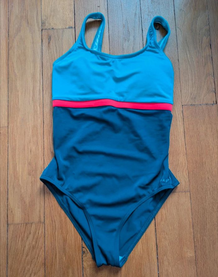 Maillot de bain une pièce très bon état 36 S decathlon piscine ou mer été