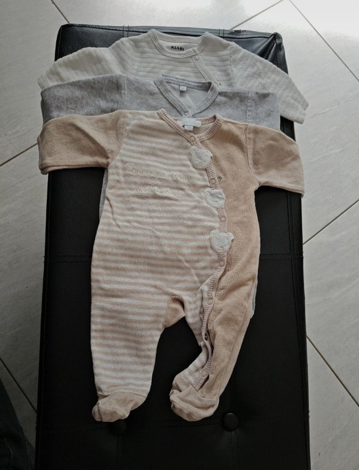 Lot pyjamas 1 mois - photo numéro 4