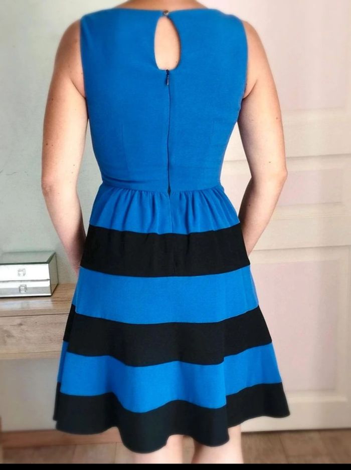 Robe  patineuse  sans  manche  - bleu  noire -  Manoukian  -  XS  -  Comme  neuve - photo numéro 2
