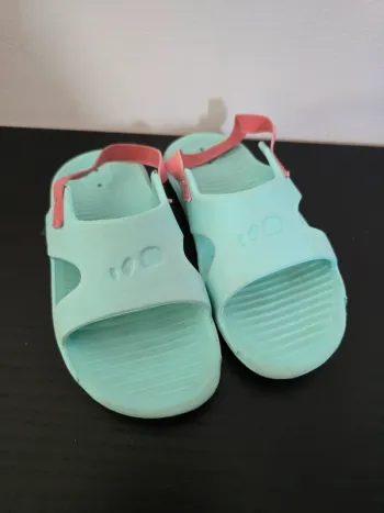 claquette bleu turquoise Nabaiji