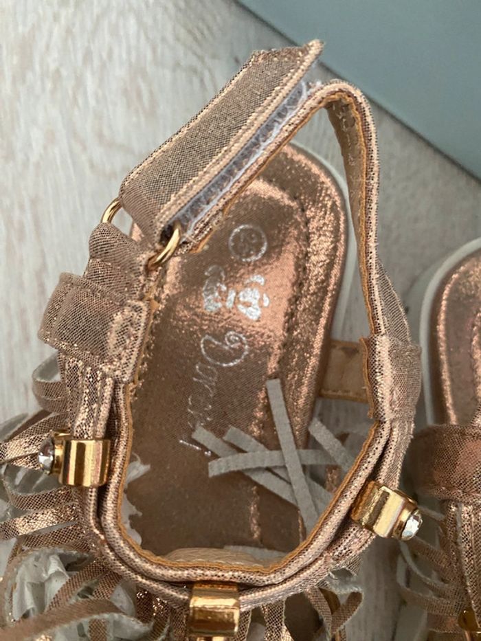 Chaussures sandales à franges en cuir Doremi taille 25 Neuves - photo numéro 3