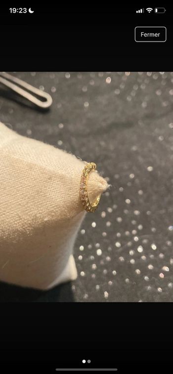 Anneau cartilage doré serti strass