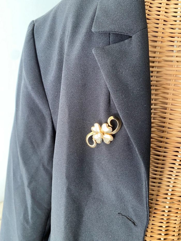 Broche vintage trèfle avec perle sur une note de musique en métal doré - photo numéro 12