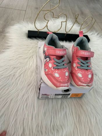 Très belle paire de baskets kappa licornes taille 26