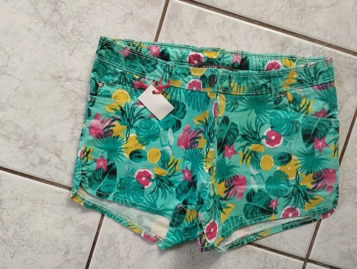 Short fille orchestra