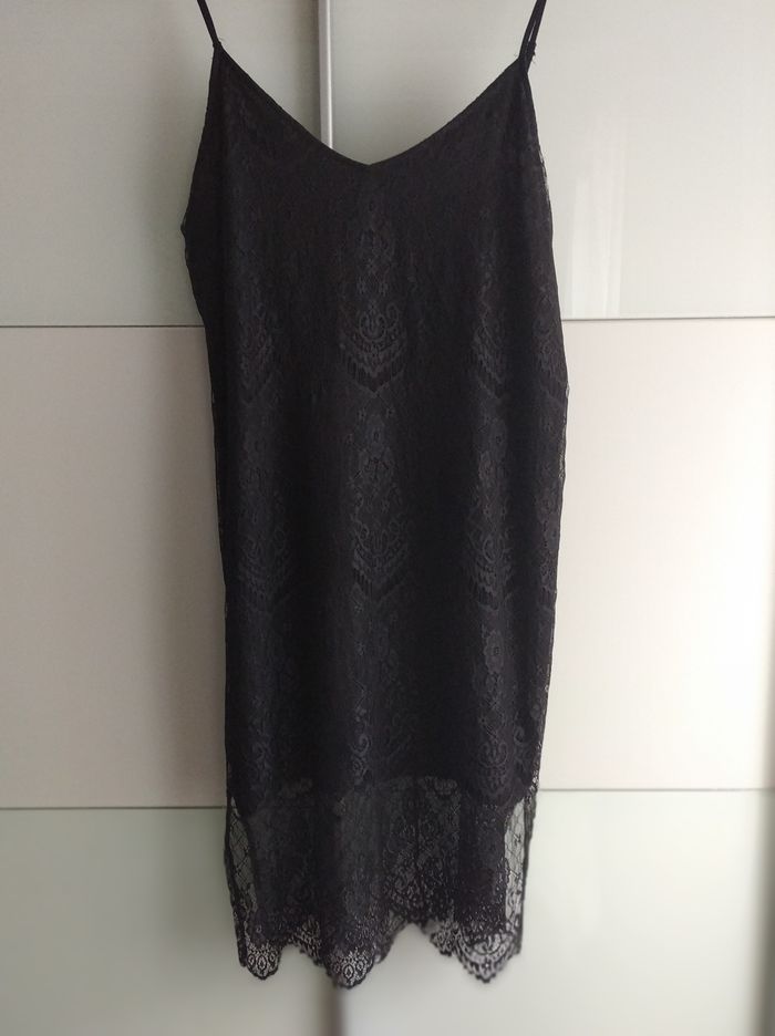 Petite robe noire à bretelles