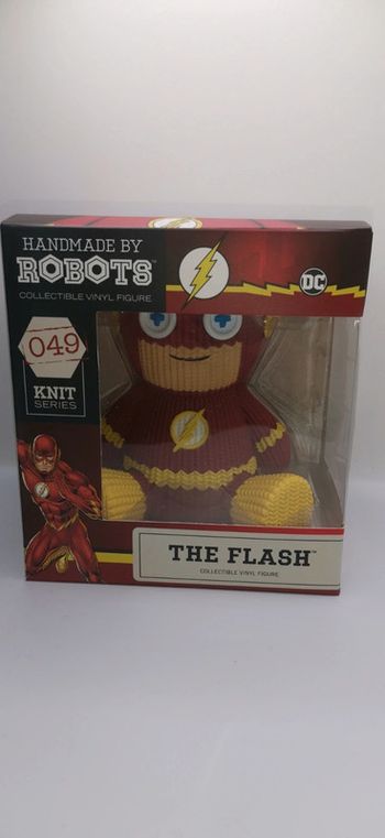 figurine handmade by robots knit séries