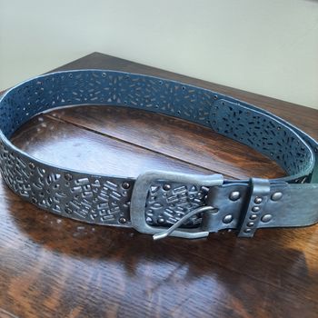 Ceinture simili grise ajourée NEUVE