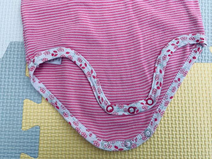 Lot de 2 bodies MC Petit Bateau 24M - photo numéro 4
