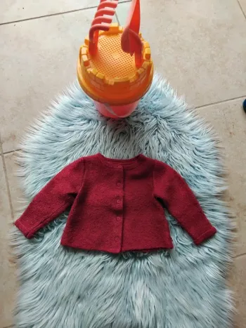 🐦 veste rouge 12 mois fille