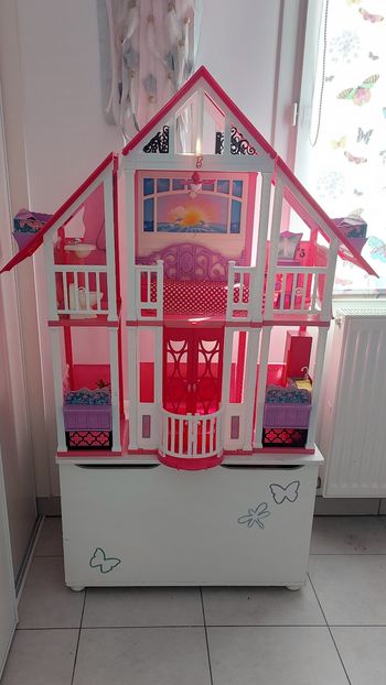 Maison Barbie  avec accessoires
