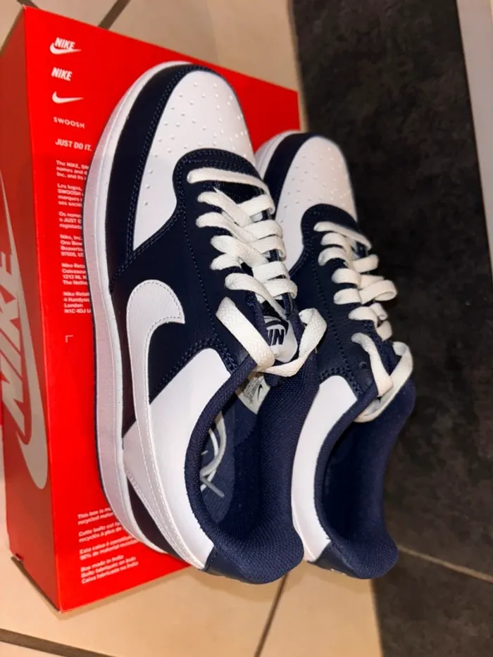 Baskets Nike P.42,5 Neuves - photo numéro 3