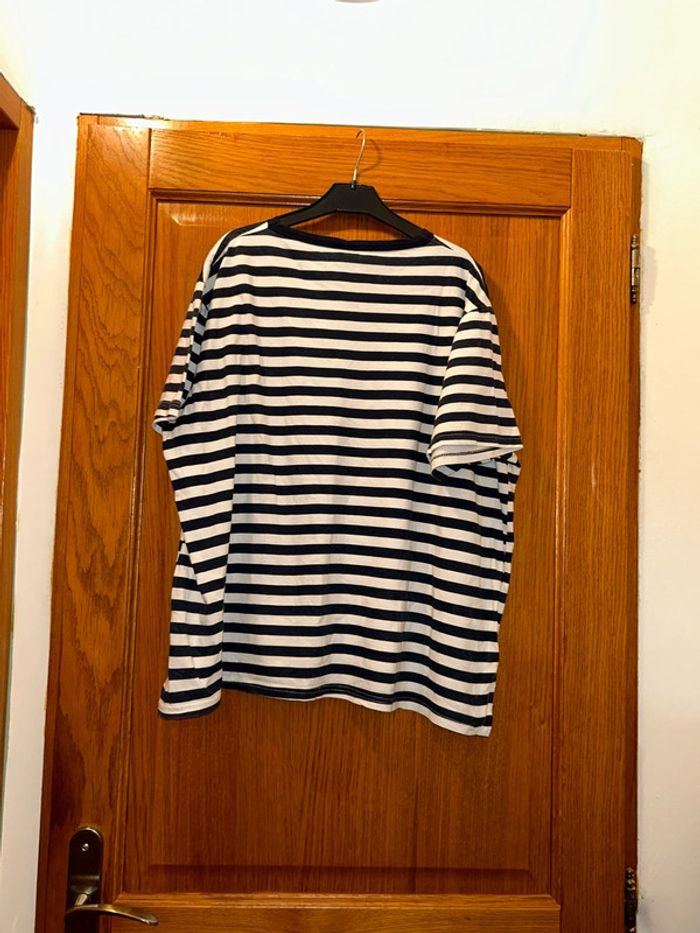 T-shirt à ligne bleu marine et blanche - photo numéro 4