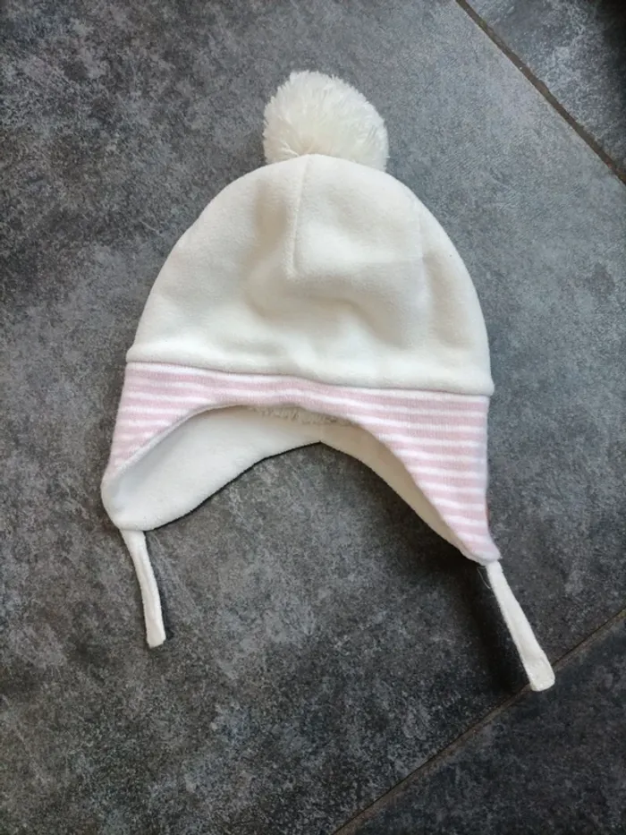 Bonnet avec attache scratch