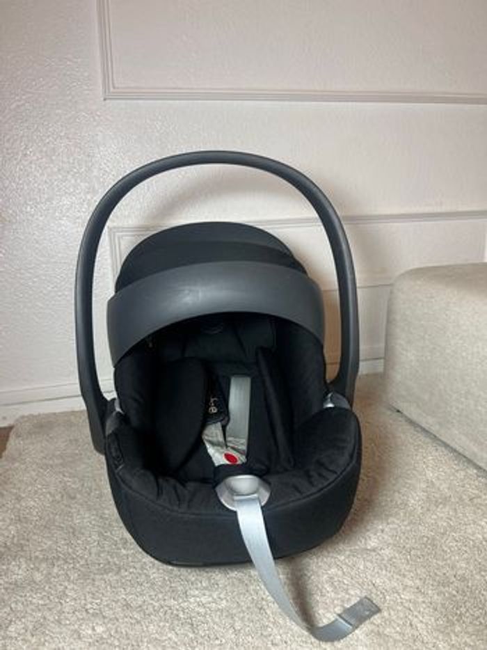 Cosy Cybex Cloud Z i-Size de la gamme Platinum avec sa base Isofix. - photo numéro 7