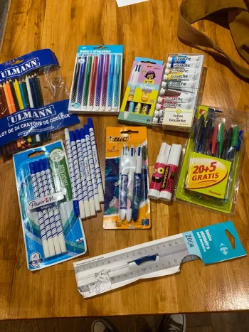Lot fournitures scolaires