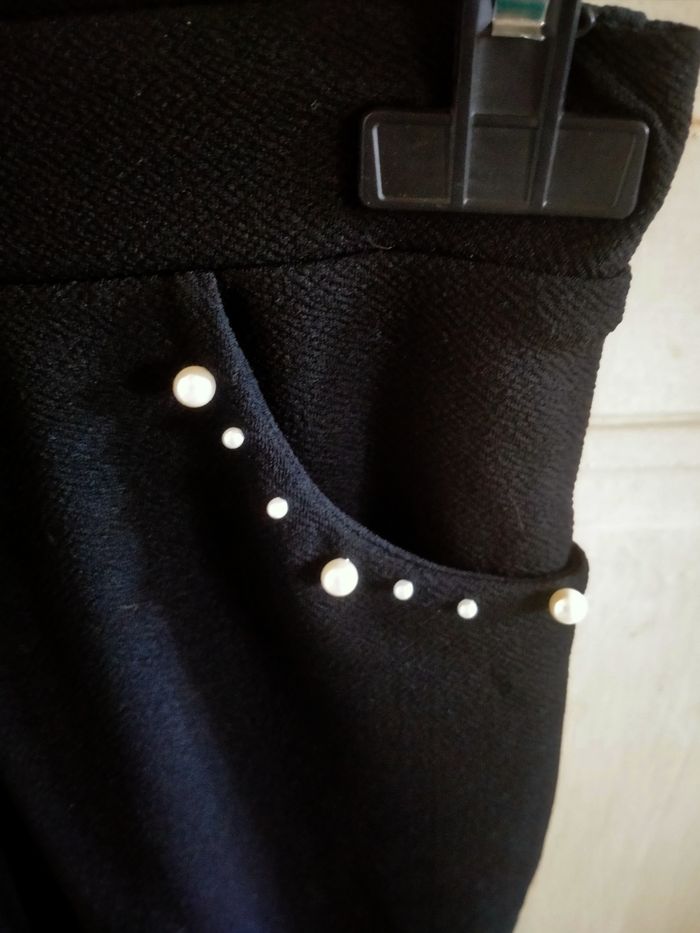 Pantalon noir imprimé des perles femme/ taille 36/ tres bon etat. - photo numéro 3